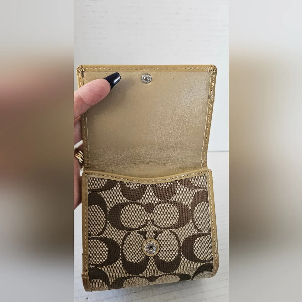 Coach Signature bi‎ fold wallet